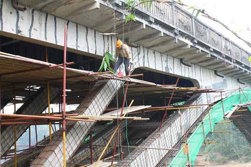 太原迎宾桥桥梁加固桥下通行需小心